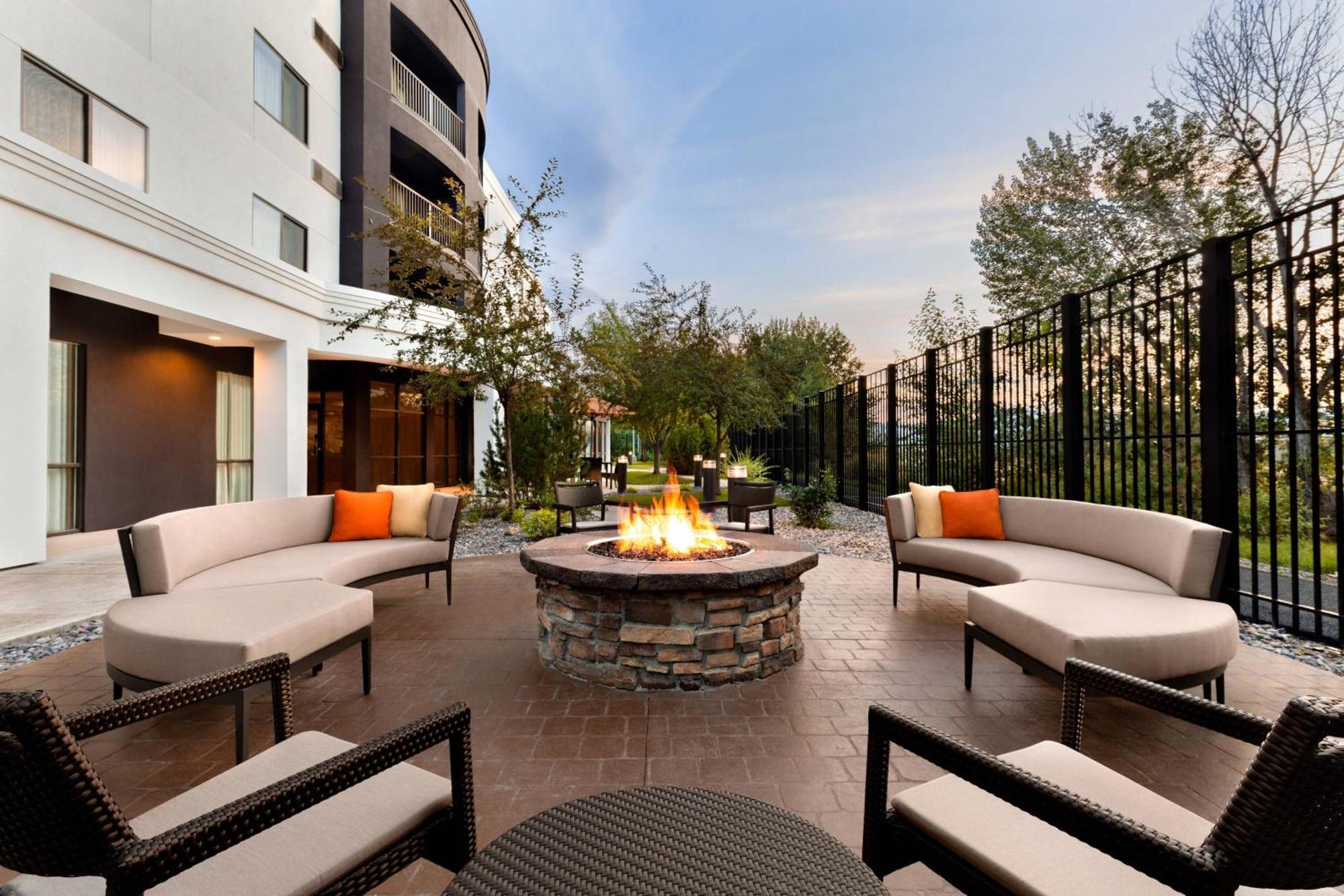 Courtyard Missoula Hotel Exterior photo